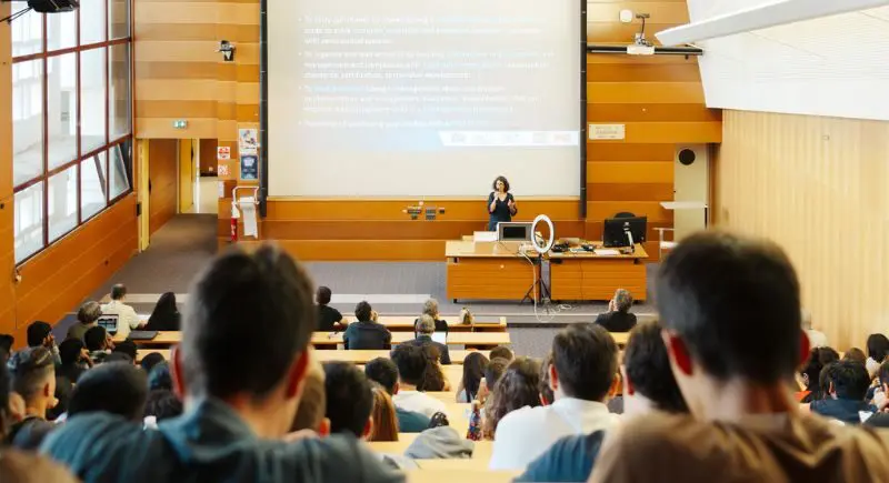 Les premières années du master Aéronautique et Espace de l’Université de Toulouse réunis par l’ISAE-SUPAERO