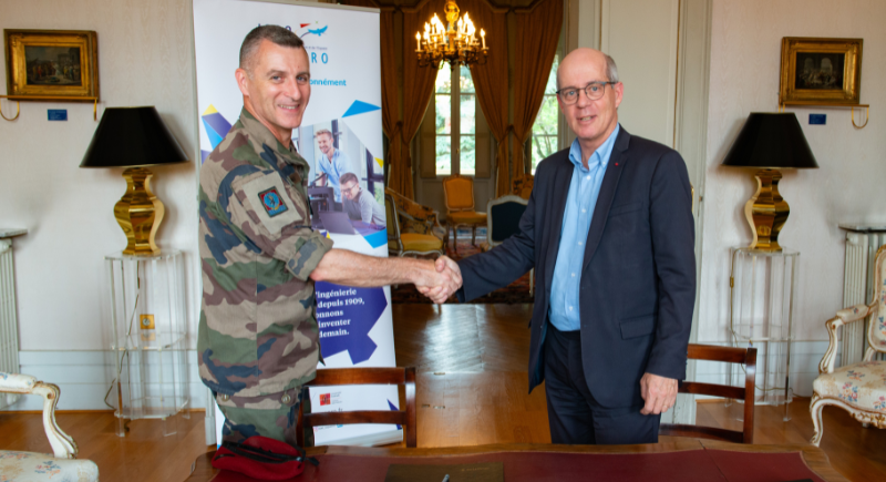 La 11e brigade parachutiste et l’ISAE-SUPAERO signent une convention-cadre pour le développement de drones de terrain innovants