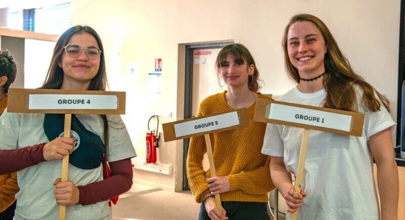 Campus au féminin : sensibiliser les jeunes filles aux carrières scientifiques