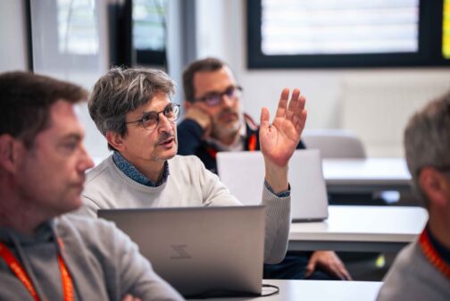 Former vos clients, vos partenaires et vos collaborateurs à l’international